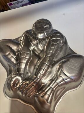 Vintage 2004 Wilton Spider-Man Crouching Character Cake Pan